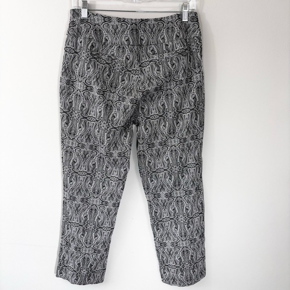 Lulu B capri pull on pants - Picture 2 of 3